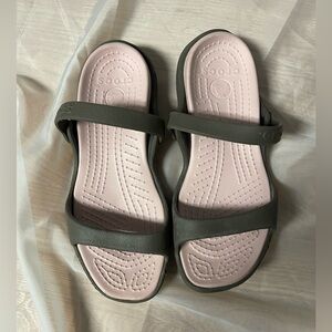 Women’s Croc Sandals Size 7
